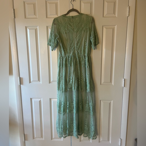 Mermaid’s Closet sage green maxi dress. Size Large - Picture 3 of 6